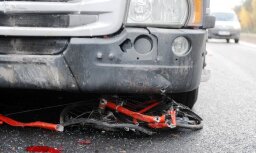Водитель по неосторoжности сбила велосипедистов: пострадавшие в больнице