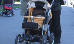 Юрмала: на переходе сбита коляска с младенцем, ребенку потребовалась помощь