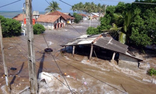 Indonēzijā zemestrīcē un cunami simtiem bojāgājušo