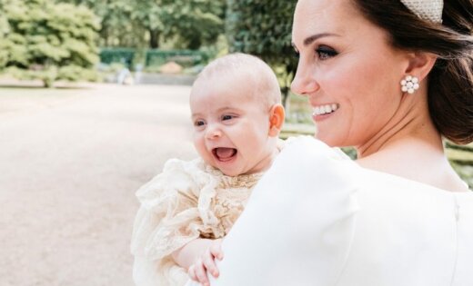   The world is fascinated by the living portrait of young British prince Luis 