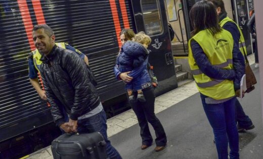 'Delfi' Zviedrijā: Bēgļi un brīvprātīgie jeb perons 19b Stokholmas stacijā