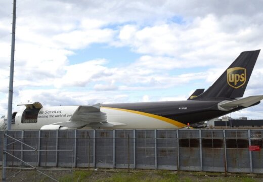 В США разбился грузовой самолет почтовой компании UPS