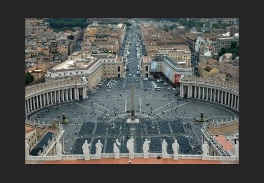 В Ватикане началось расследование дела о "священниках-плейбоях"