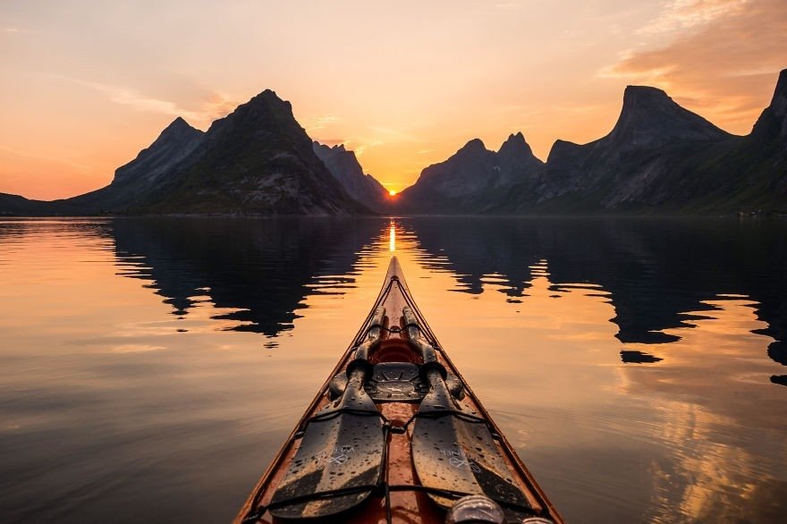 Poļu puisis no kajaka uzņem izcili skaistus Norvēģijas skatus