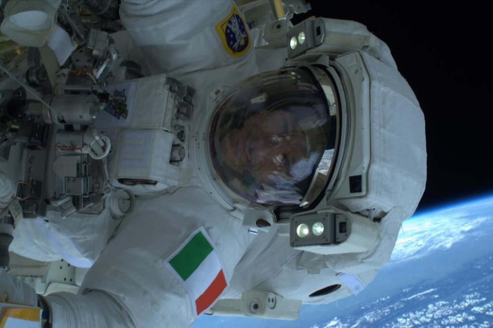 Pirmais no kosmosa publicētais selfijs