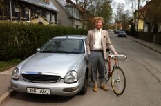 Pa Igauniju klīst hipsteris, kurš fotografējas tikai ar &#x27;Ford Scorpio&#x27;