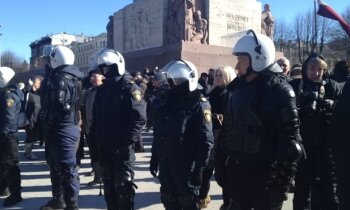 16. marta pasākumi pie Brīvības pieminekļa - bez ministriem un Mūrnieces