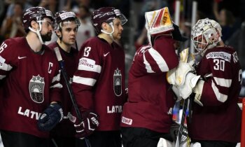 ФОТО: Хоккеисты сборной Латвии проверили олимпийскую готовность канадцев
