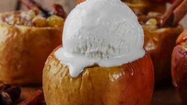 Bērnības kārums – krāsnī cepti āboli: 13 receptes no vecmāmiņas pūralādes