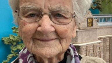 93-летняя англичанка связала из шерсти копию королевского Букингемского дворца