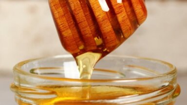 Польза и вред меда: как он влияет на давление и помогает ли при кашле