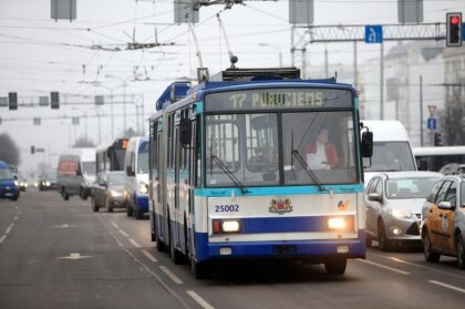 В Риге установят камеры для отслеживания нарушителей, занимающих полосы общественного транспорта