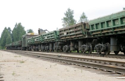 В Добеле товарный поезд насмерть сбил человека