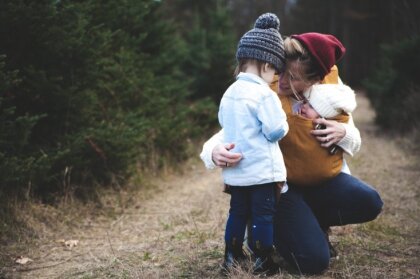 Dzimstības pieauguma veicināšanai piedāvā palielināt bērnu kopšanas pabalstu