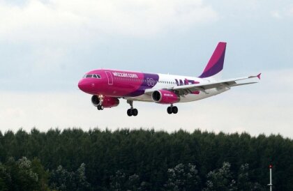 В самолет WizzAir, летевший в Латвию, ударила молния: пришлось совершить посадку в Польше