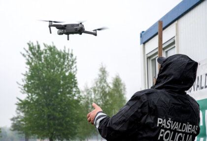 Civilās aviācijas aģentūras dronu uztveršanas iekārta atvieglo policijas darbu