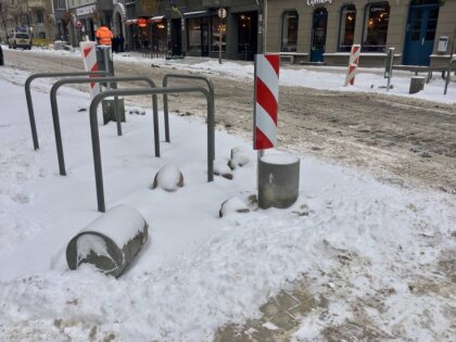 ФОТО: на улице Гертрудес появились бетонные блоки. Для чего?