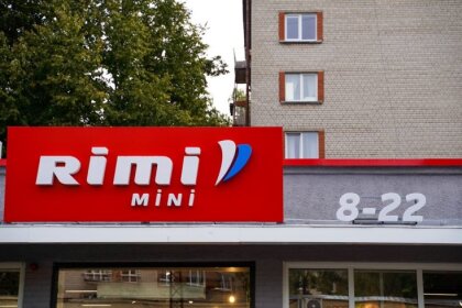 В ночь на вторник в Риге взломали и обокрали магазин Rimi Mini