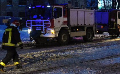 В пожаре в Риге ночью пострадал человек