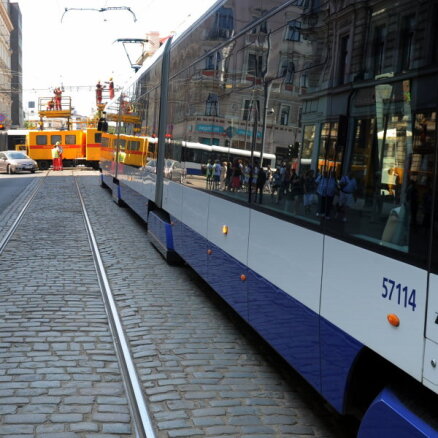 'Rīgas satiksme' sākusi tirgus izpēti par zemās grīdas tramvaju piegādi