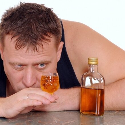 Britu zinātnieki radījuši 'bezpaģiru alkoholu' un nevar atrast investoru