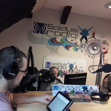 Saldū dome reorganizē radio; opozīcija to sauc par politisku izrēķināšanos