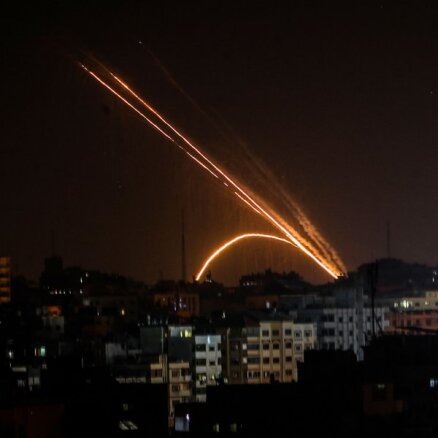 Izraēlas triecienos Gazas joslai nogalināto skaits pieaug līdz 26