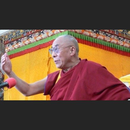 Пекин: Далай-лама может перерождаться на наших условиях