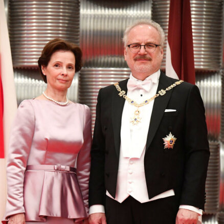 Foto: Latvijas pirmās lēdijas Andras elegance Japānas imperatora kronēšanā