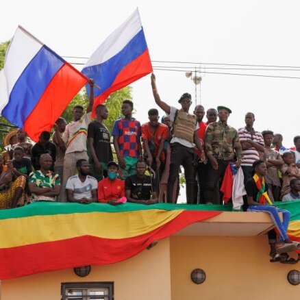 Mali no Krievijas iegūst papildu militāros helikopterus un lidmašīnas