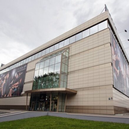 Par 8,9 miljoniem eiro piedāvā iegādāties 'Podium' tirdzniecības centra ēku