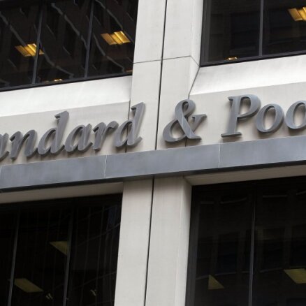 'Standard & Poor's' paaugstina Zviedrijas banku grupu SEB un 'Swedbank ' reitingus