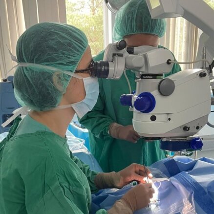 Latvijā veikta unikāla operācija mazulim ar retu iedzimtu acu saslimšanu