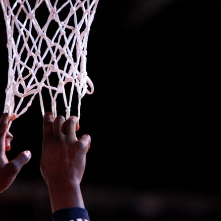 'Grizzlies' pārsteidzoši no NBA  'play off' izslēdz 'Spurs' basketbolistus