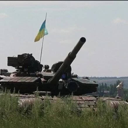 Video: Ukrainas armija nostiprinās pie Doņeckas; separātisti gatavojas kaujai