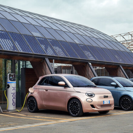 Degvielas cenu izmaiņas ietekmē elektroauto tirgu