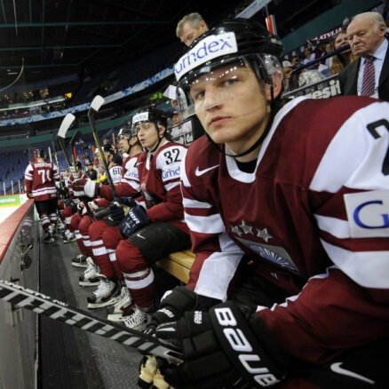 Попавшегося на допинге латвийского хоккеиста зовут в лагерь "Филадельфии"