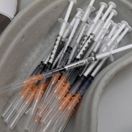 Covid-19: Jaunzēlandiete mirst pēc vakcinēšanās; amatpersonas uzsver gadījuma retumu
