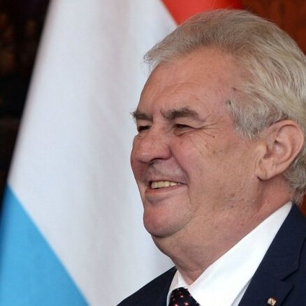Čehijas prezidents ierosina rīkot referendumu par izstāšanos no ES un NATO