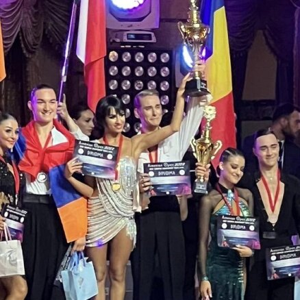 Latvijas jauniešu sporta deju pāris tieši aiz fināla Eiropas čempionātā Latīņamerikas dejās