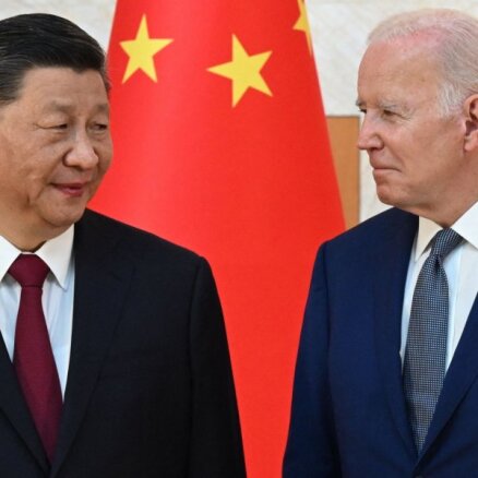 Baidens: Sji saskaras ar 'milzīgām problēmām'; ASV prezidents brīdina Ķīnu