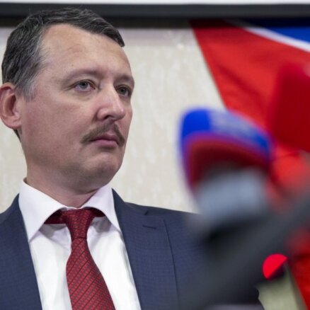 Girkins atzīst, ka Krimas deputāti pērn uz balsojumu 'sadzīti'