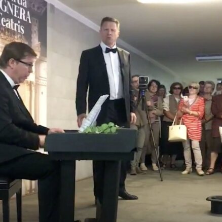 Video: Pasaulslavenais operdziedātājs Egils Siliņš dzied Stacijas tunelī