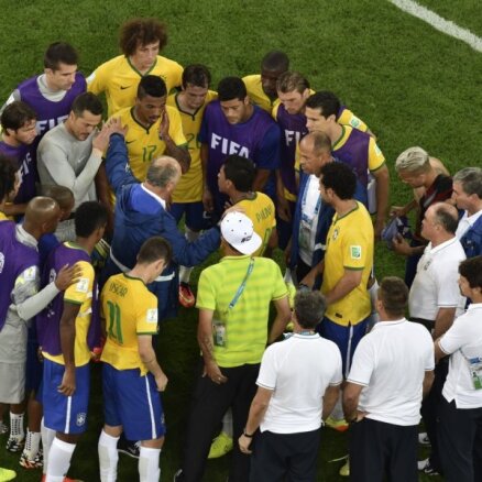 Brazīlijas izlases uzbrucējs Freds un vārtsargs Sēzars paziņo par karjeras beigām valstsvienībā