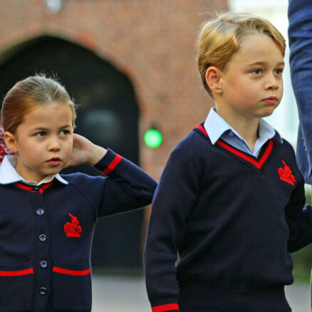 Foto: Mazā britu princese Šarlote uzsāk skolas gaitas