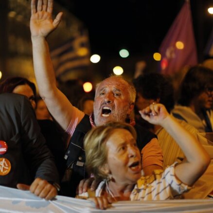 Grieķija izlēmusi: iedzīvotāji saka 'nē' aizdevēju prasībām (teksta tiešraides arhīvs)