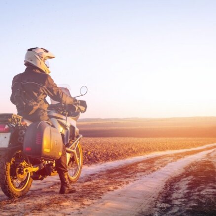 Vasaras piedzīvojums uz motocikla: četri padomi kā organizēt ceļojumu