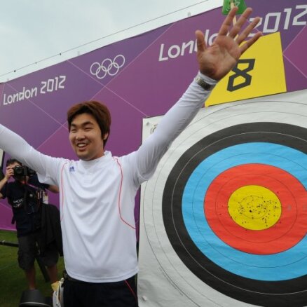 Dienvidkorejas loka šāvējs Donhjuns labo pasaules rekordu