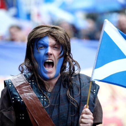 Tūkstošiem cilvēku gājienā pauž atbalstu Skotijas neatkarībai