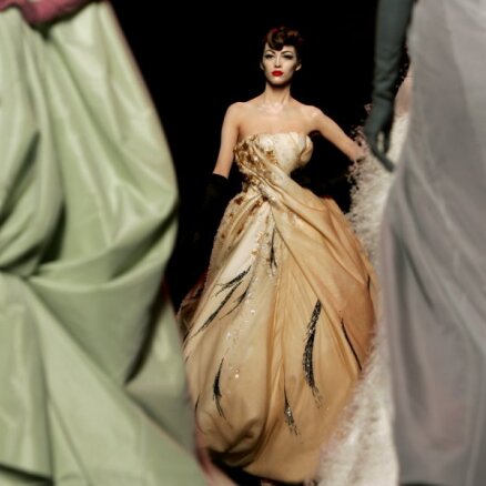 В Париже проходит неделя высокой моды: Джон Гальяно для Christian Dior